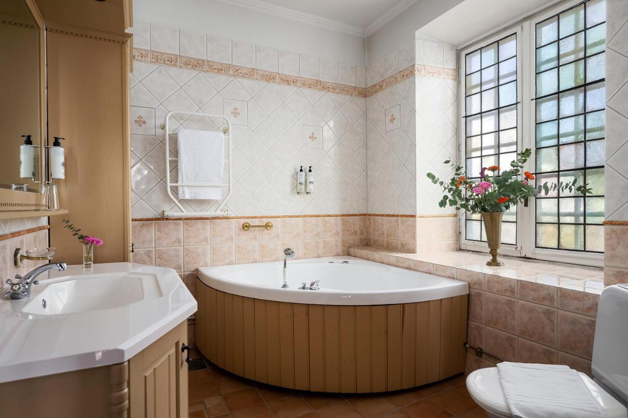 Отель Haeringe Slott Musko Havsbad Экстерьер фото